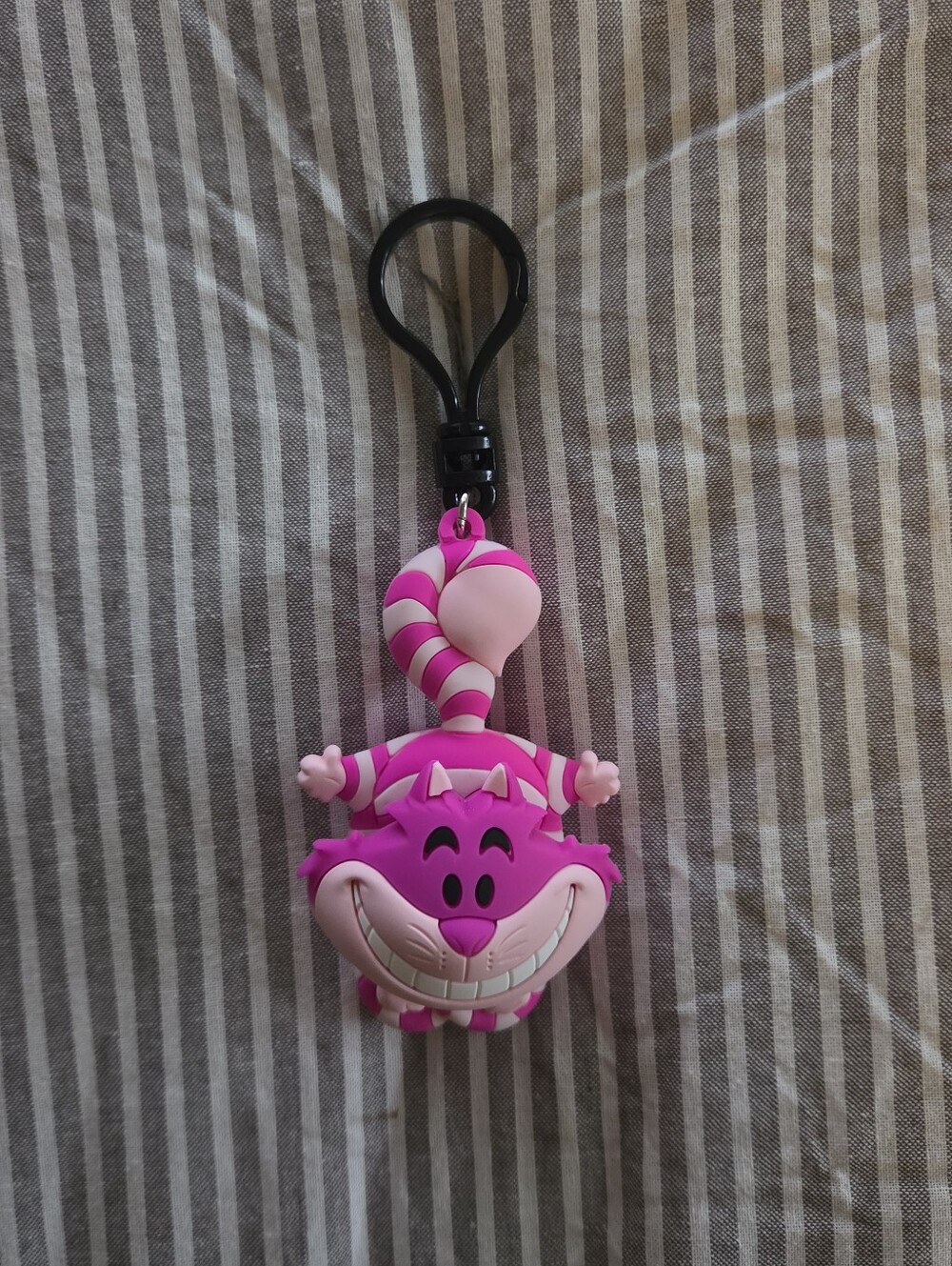 DISNEY - Alice in the Wonderland Cheshire Cat Bag Charm (authentic)